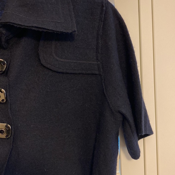 Cute trendy navy blue short sleeve jacket the color does not show well - Picture 4 of 4